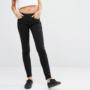 Levi’s Mid Rise Skinny EUC
